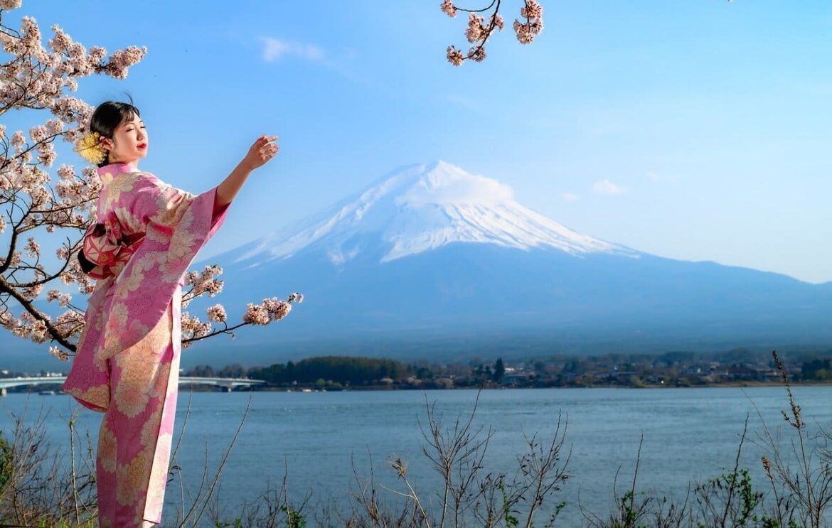 Giappone, stop alla festa dei ciliegi in fiore