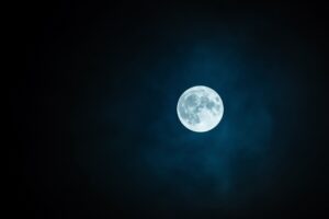 Luna piena del 31 maggio: perché questa notte speciale può influenzare emozioni, energia e spiritualità