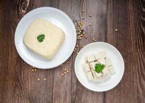 Tofu al cartoccio. Ricetta facile e veloce, croccante e saporita